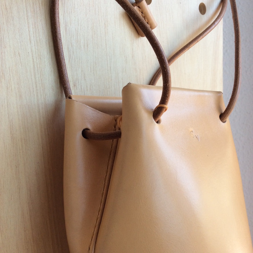 Bolso bombonera cosida a mano